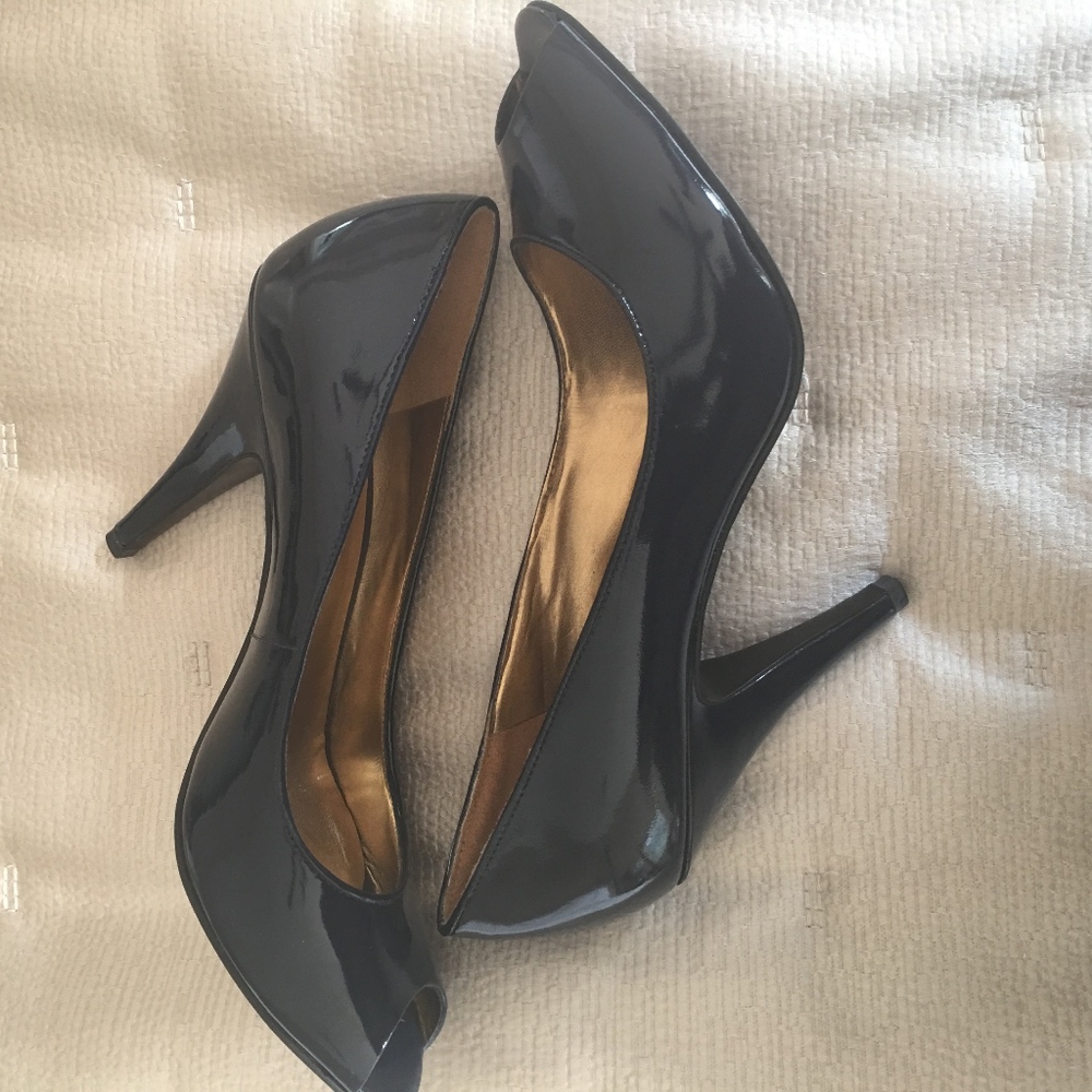 NWOB Navy Blue Patent Marc Fisher Pumps Sz 9.5